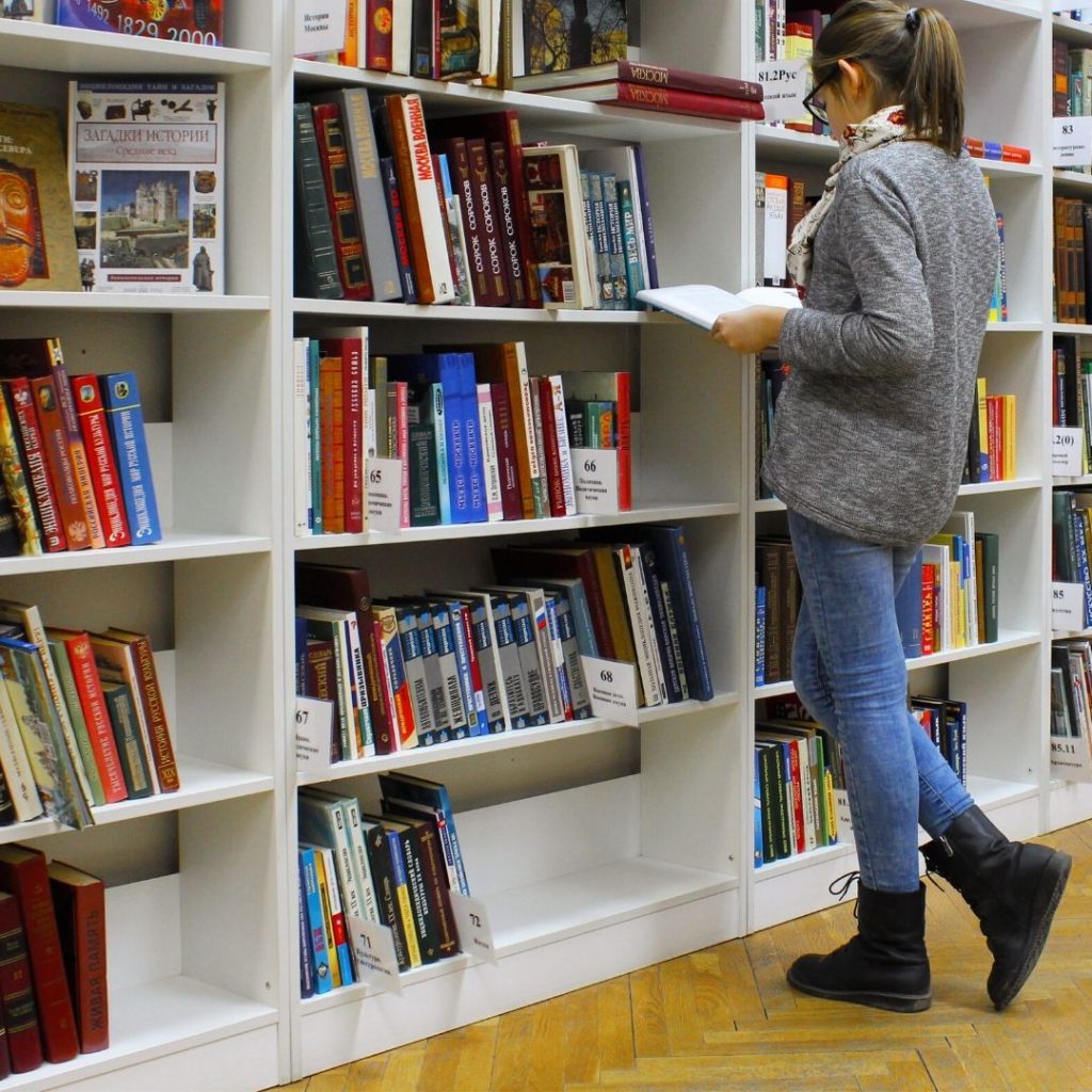 Traditional publishing vs self-publishing: access to bookstores