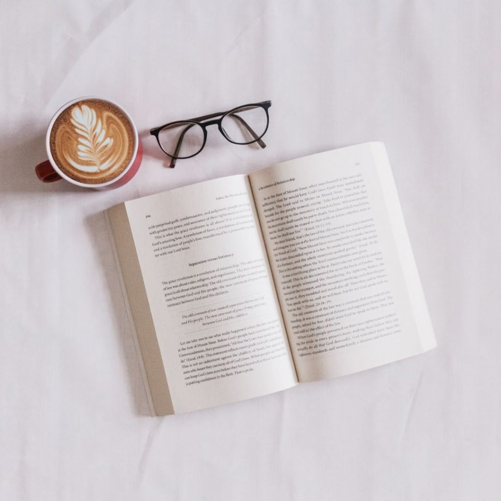 Traditional Publishing vs Self-Publishing: Which one is right for you?